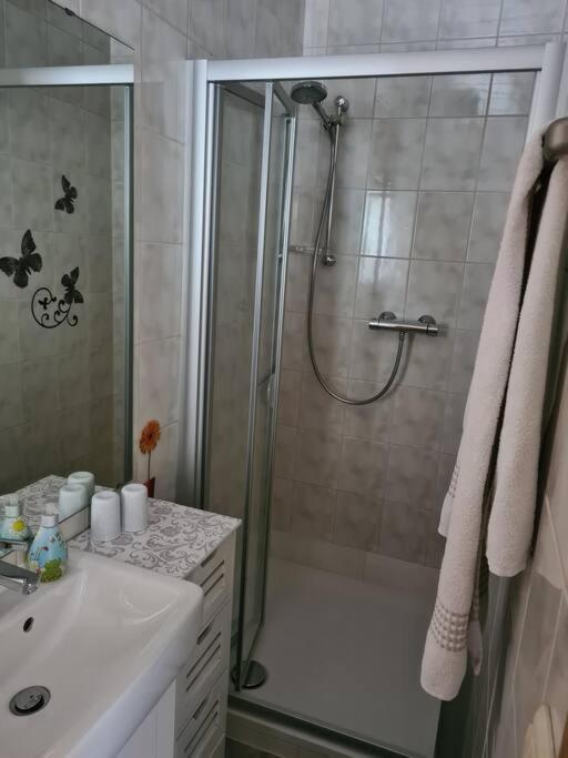Gemuetliche Ferienwohnung Am Waldrand Elgersburg Buitenkant foto